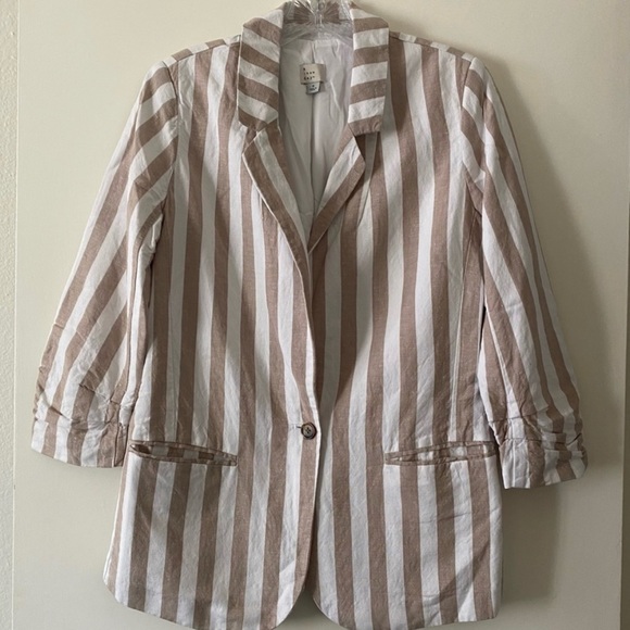 Striped Light Blazer, Size 6 - Picture 1 of 6